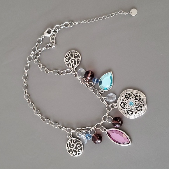 Jewelry Neckace and Earrings 2 pairs - Picture 5 of 7